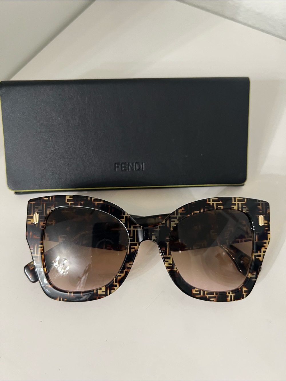 Fendi New Authentic oversized Tortoiseshell Logo cat eye sunglasses.